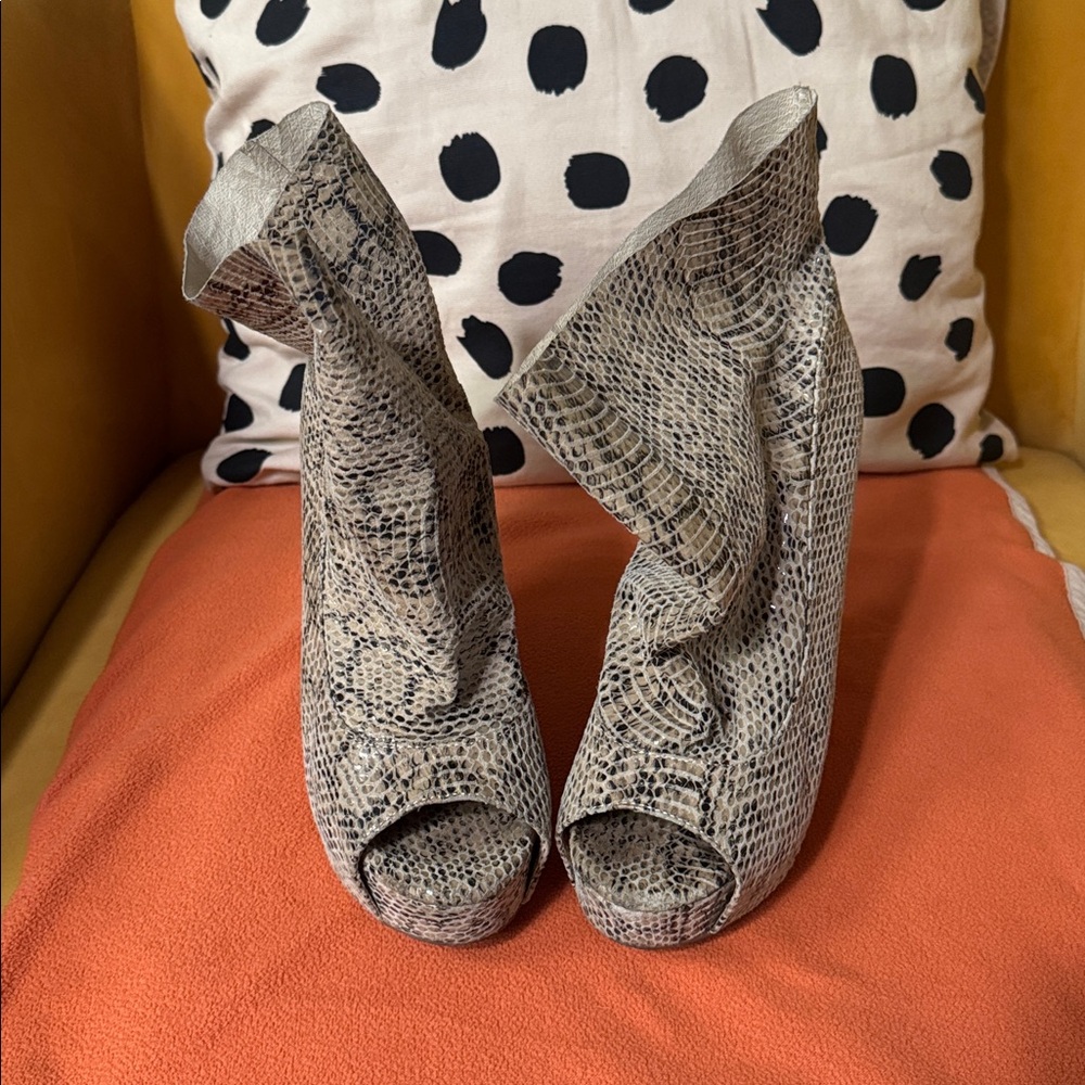 JEFFREY CAMPBELL Chic Snakeskin Wedge Sandal Boots - Picture 2 of 6